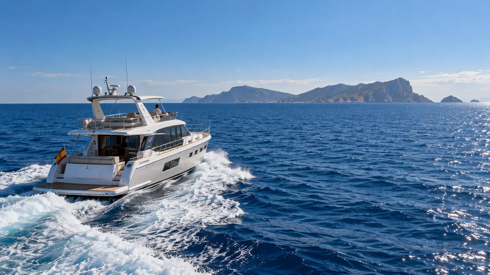 embarcacion navegando hacia las islas gracias a la ampliacion del PER balearcio